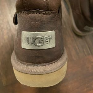 Woman brown leather Ugg boots size 6
